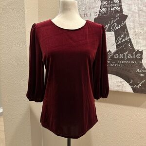 ♥️ Beautiful velvet Halogen Burgundy Top